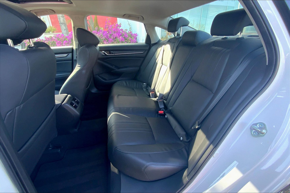 Honda ACCORD Interior 27