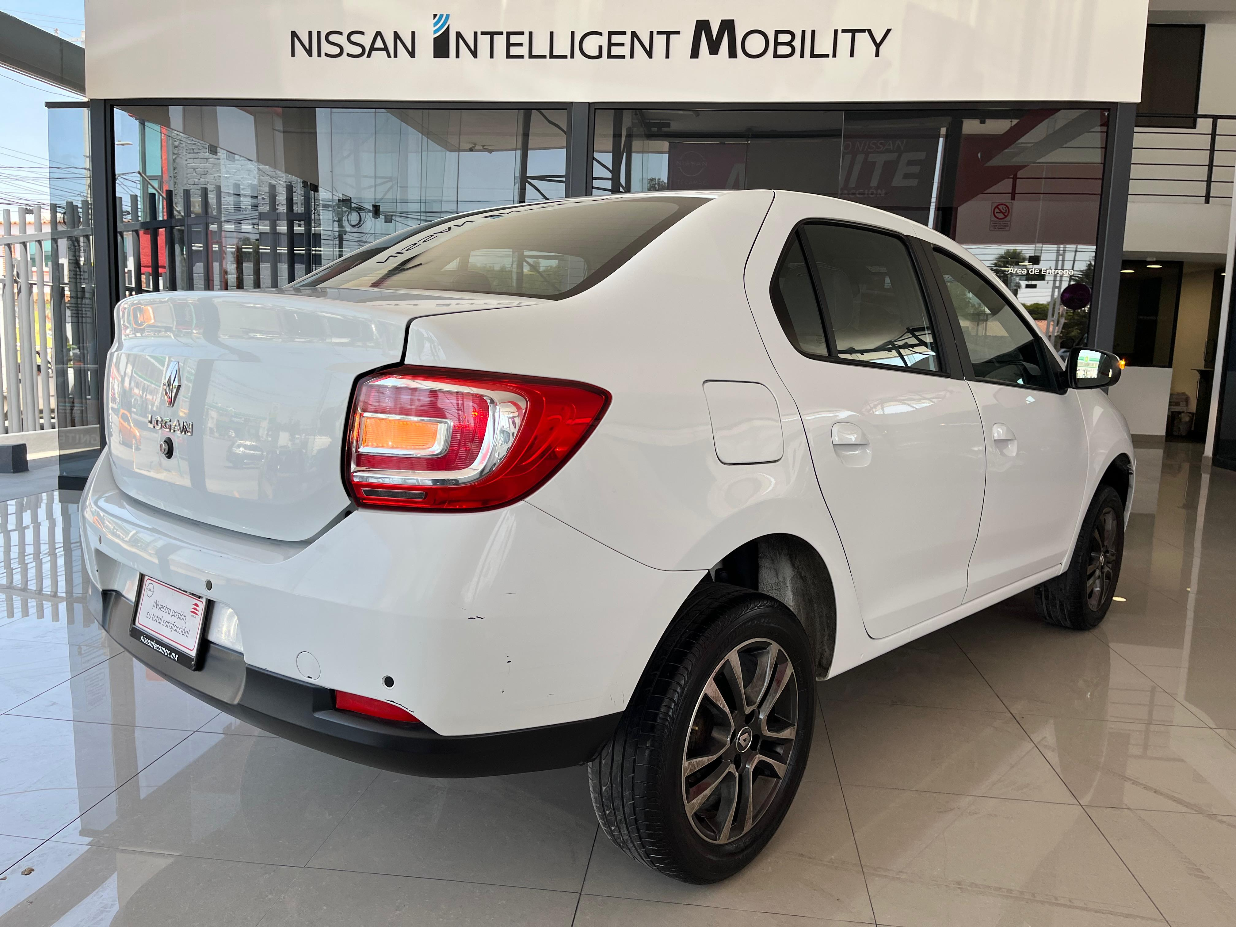 Renault Logan 4 pts. Intens, 1.6l, TM5, RA-16 (línea nueva) 2023