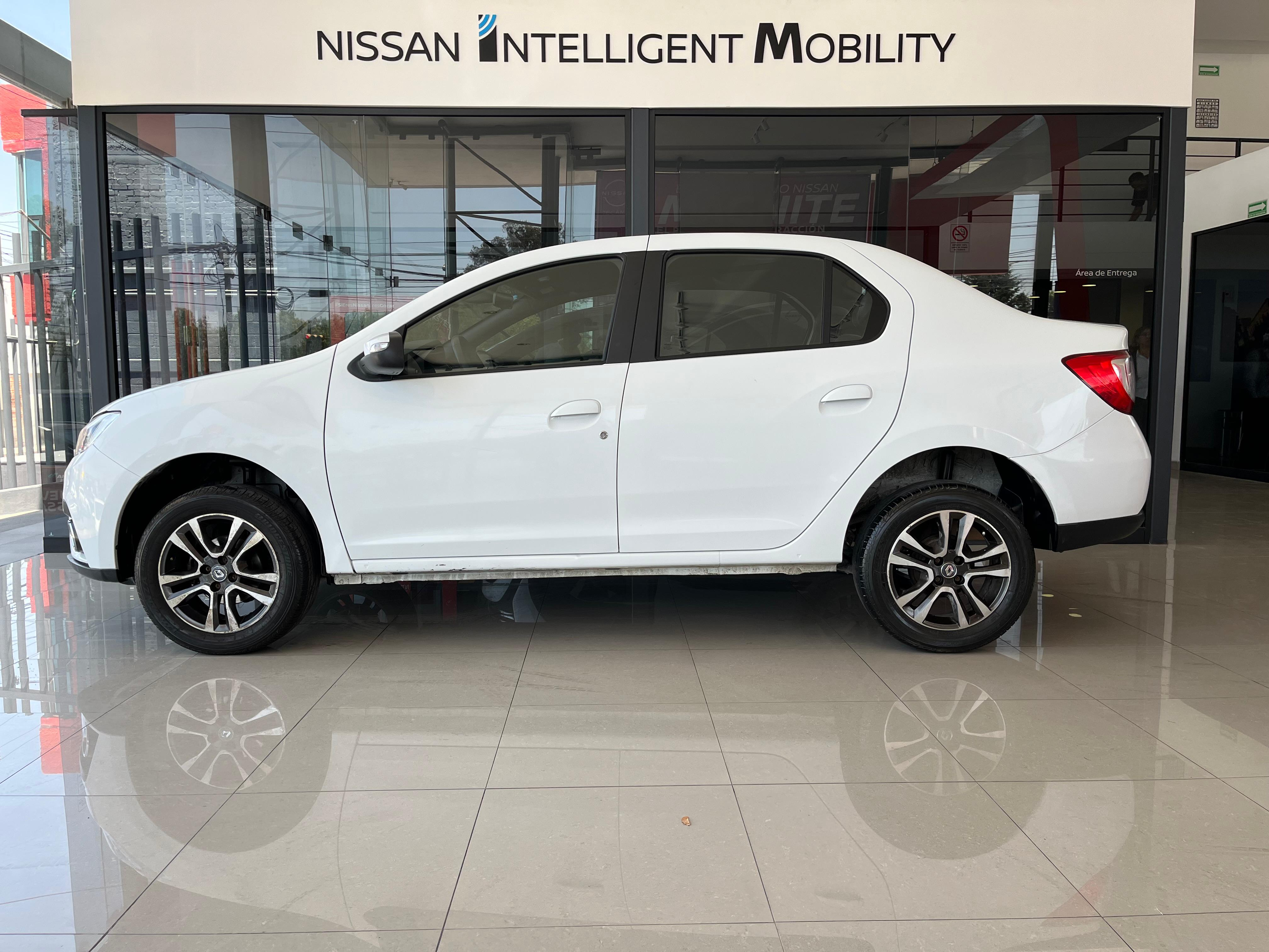 Renault Logan 4 pts. Intens, 1.6l, TM5, RA-16 (línea nueva) 2023