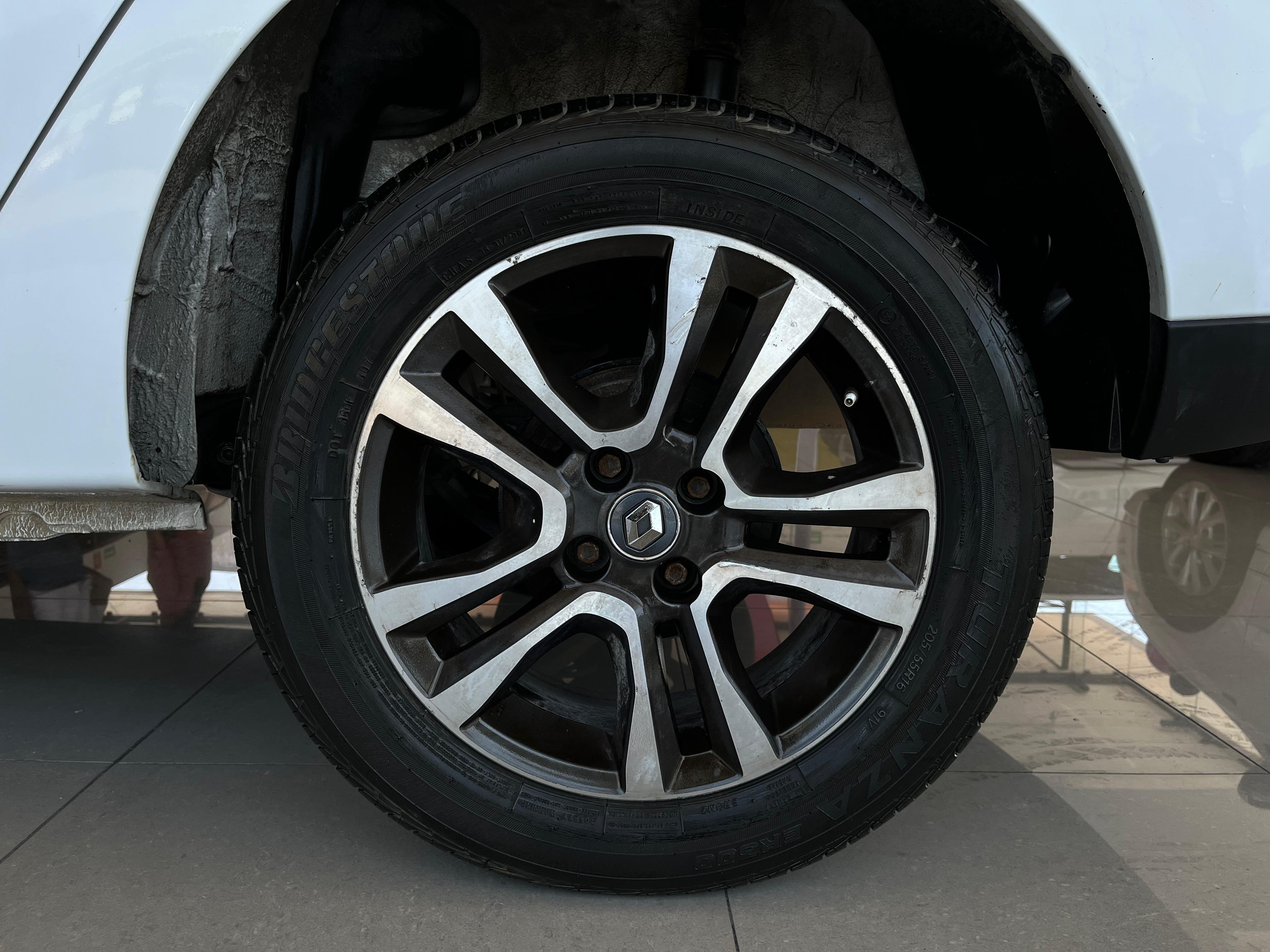 Renault Logan 4 pts. Intens, 1.6l, TM5, RA-16 (línea nueva) 2023