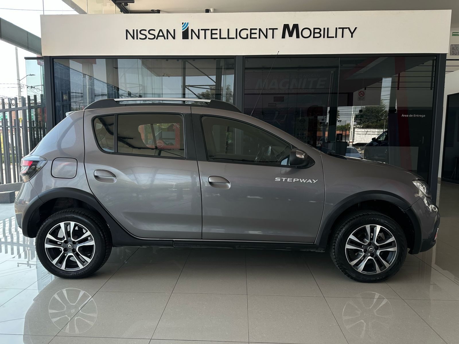 Renault Sandero y Stepway 5 pts. HB Stepway Intens, 1.6l, TM5, a/ac. Aut., VE, GPS, RA-16 2023