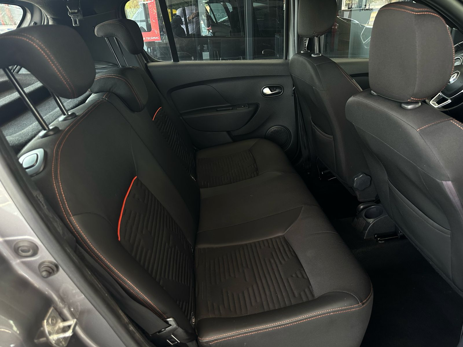 Renault Sandero y Stepway 5 pts. HB Stepway Intens, 1.6l, TM5, a/ac. Aut., VE, GPS, RA-16 2023