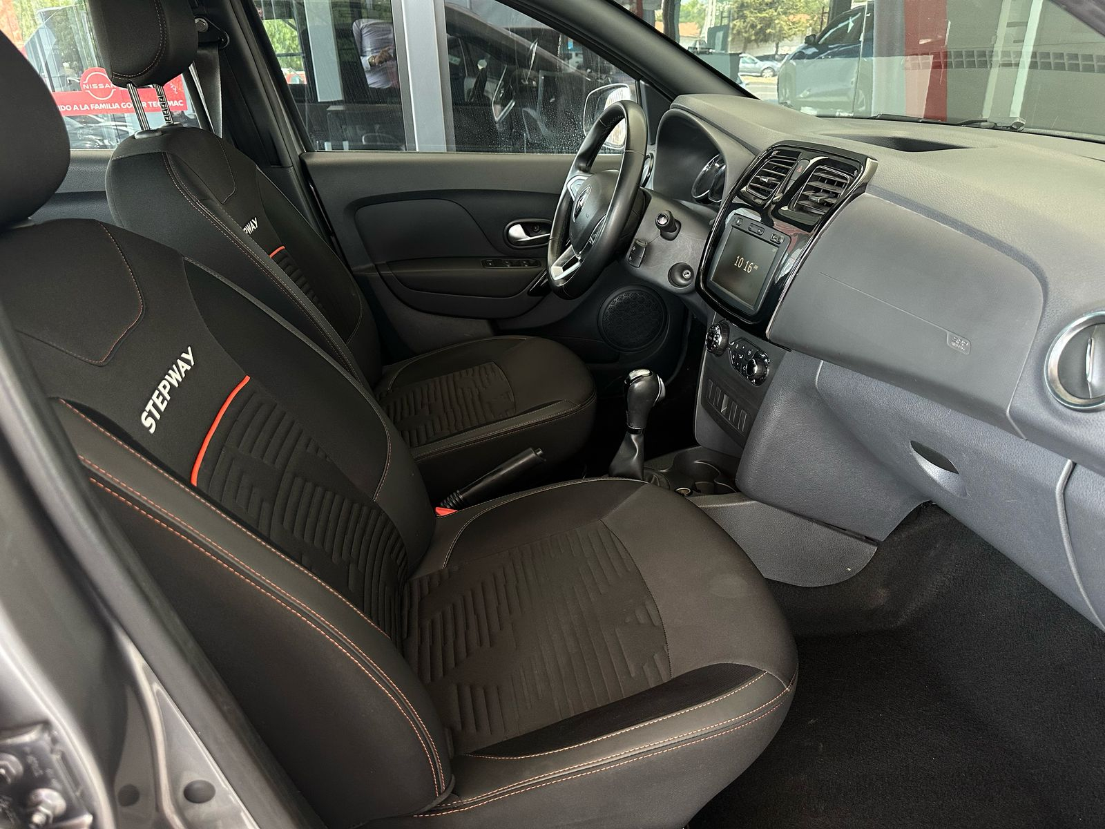 Renault Sandero y Stepway 5 pts. HB Stepway Intens, 1.6l, TM5, a/ac. Aut., VE, GPS, RA-16 2023