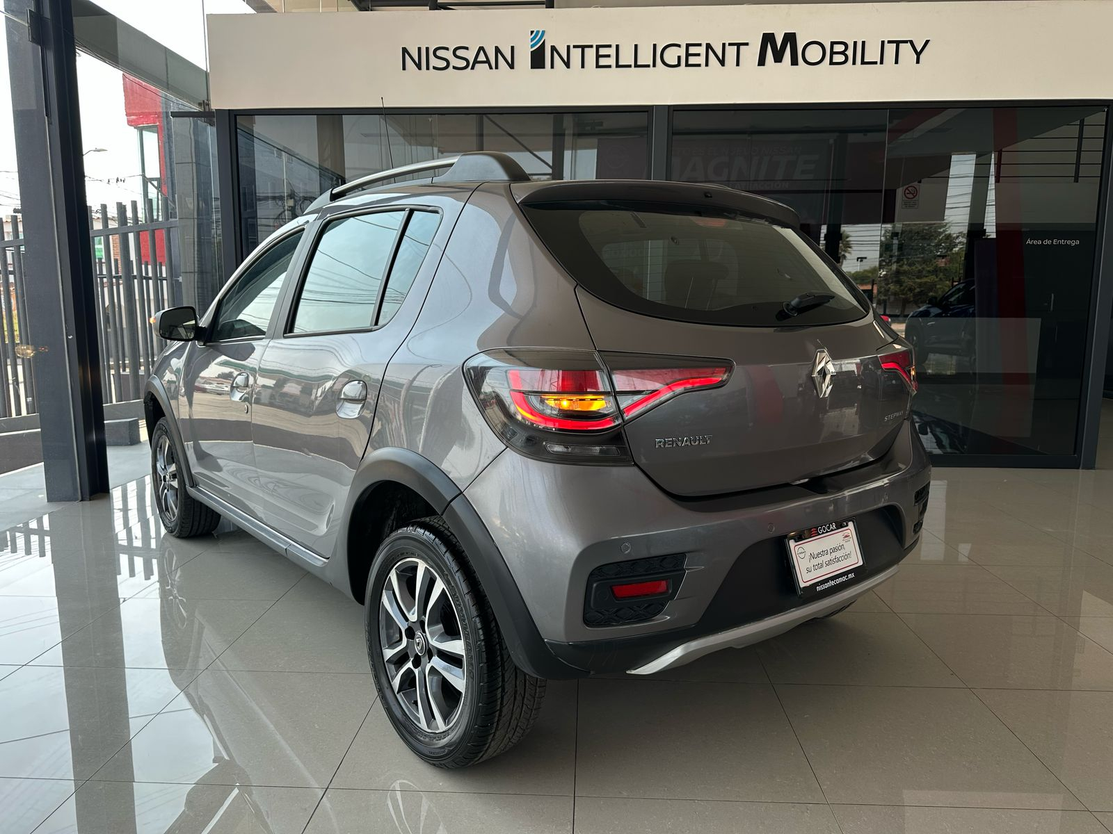 Renault Sandero y Stepway 5 pts. HB Stepway Intens, 1.6l, TM5, a/ac. Aut., VE, GPS, RA-16 2023
