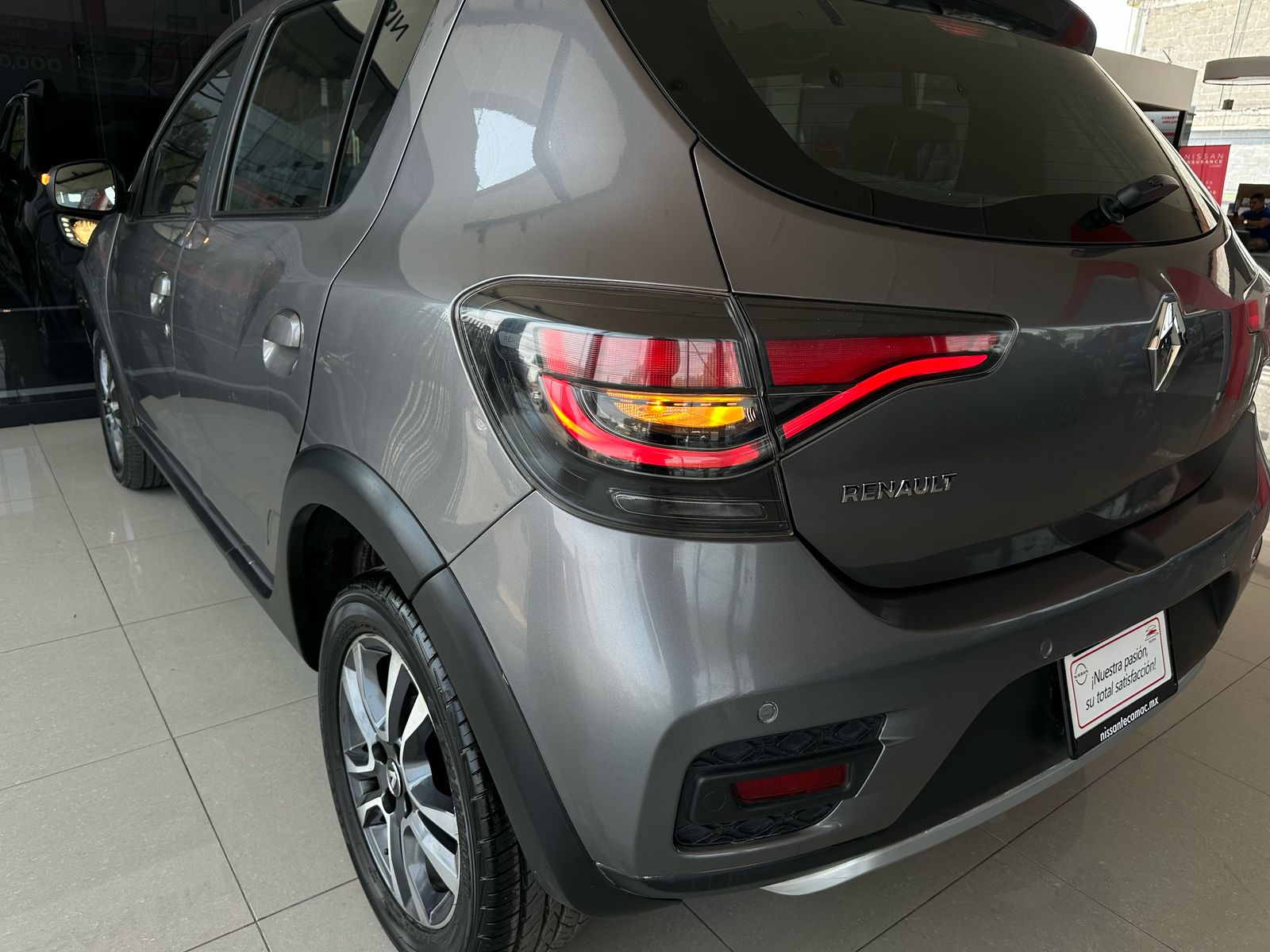 Renault Sandero y Stepway 5 pts. HB Stepway Intens, 1.6l, TM5, a/ac. Aut., VE, GPS, RA-16 2023