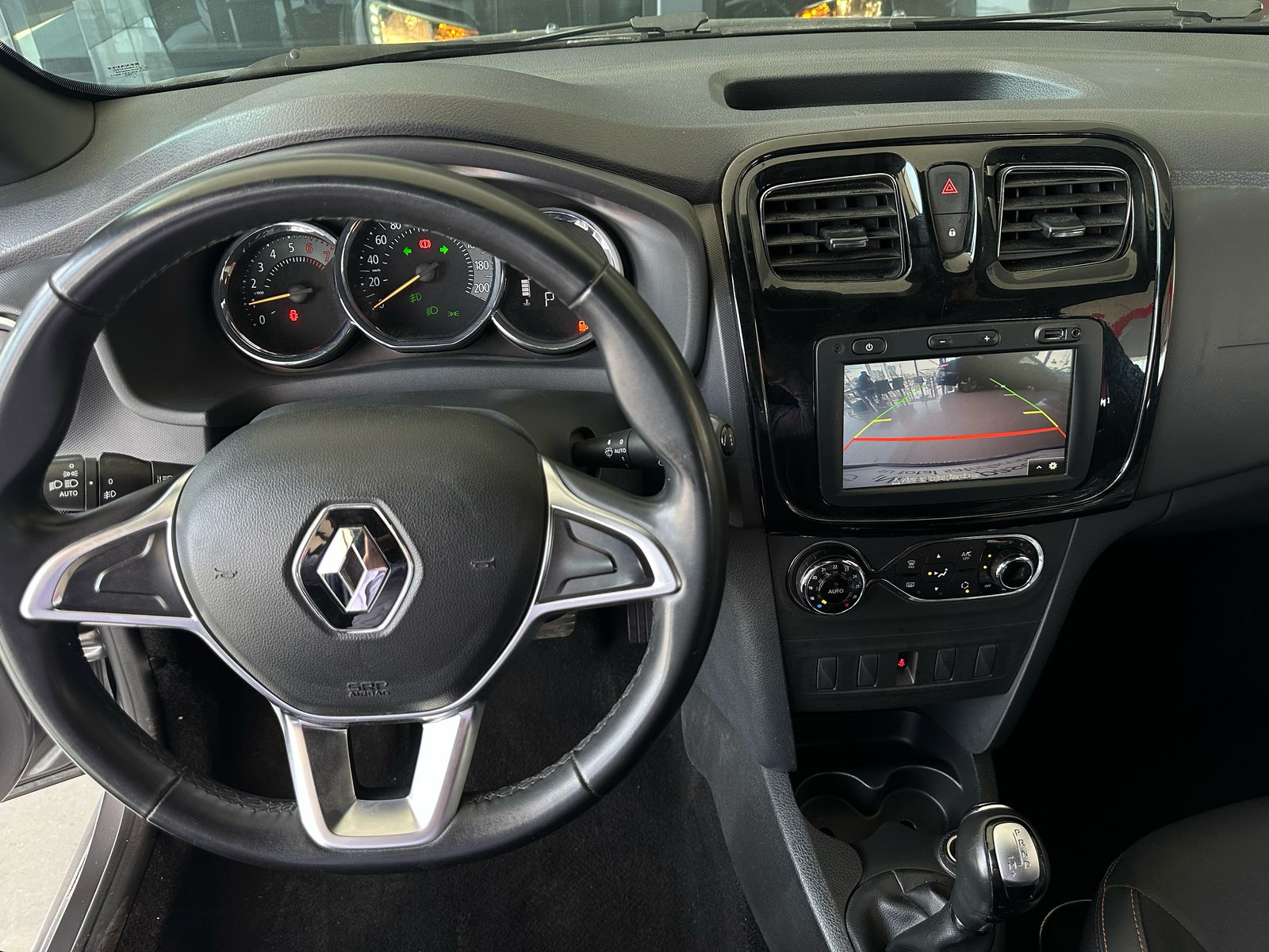 Renault Sandero y Stepway 5 pts. HB Stepway Intens, 1.6l, TM5, a/ac. Aut., VE, GPS, RA-16 2023