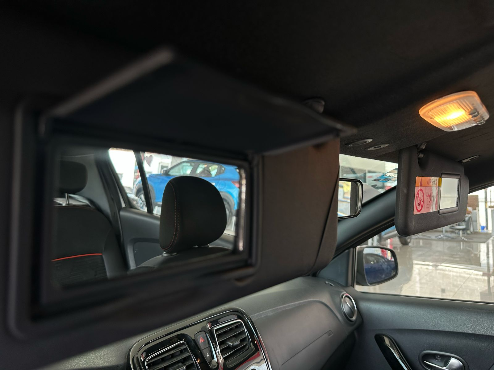 Renault Sandero y Stepway 5 pts. HB Stepway Intens, 1.6l, TM5, a/ac. Aut., VE, GPS, RA-16 2023