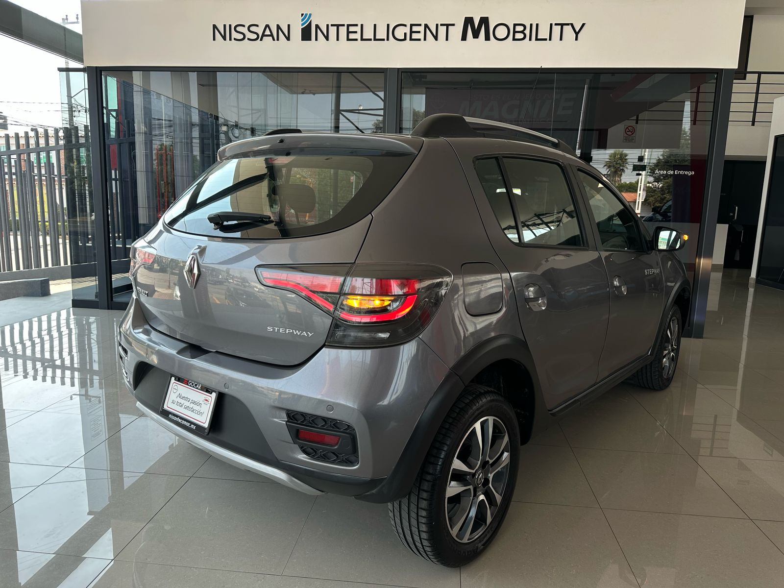 Renault Sandero y Stepway 5 pts. HB Stepway Intens, 1.6l, TM5, a/ac. Aut., VE, GPS, RA-16 2023