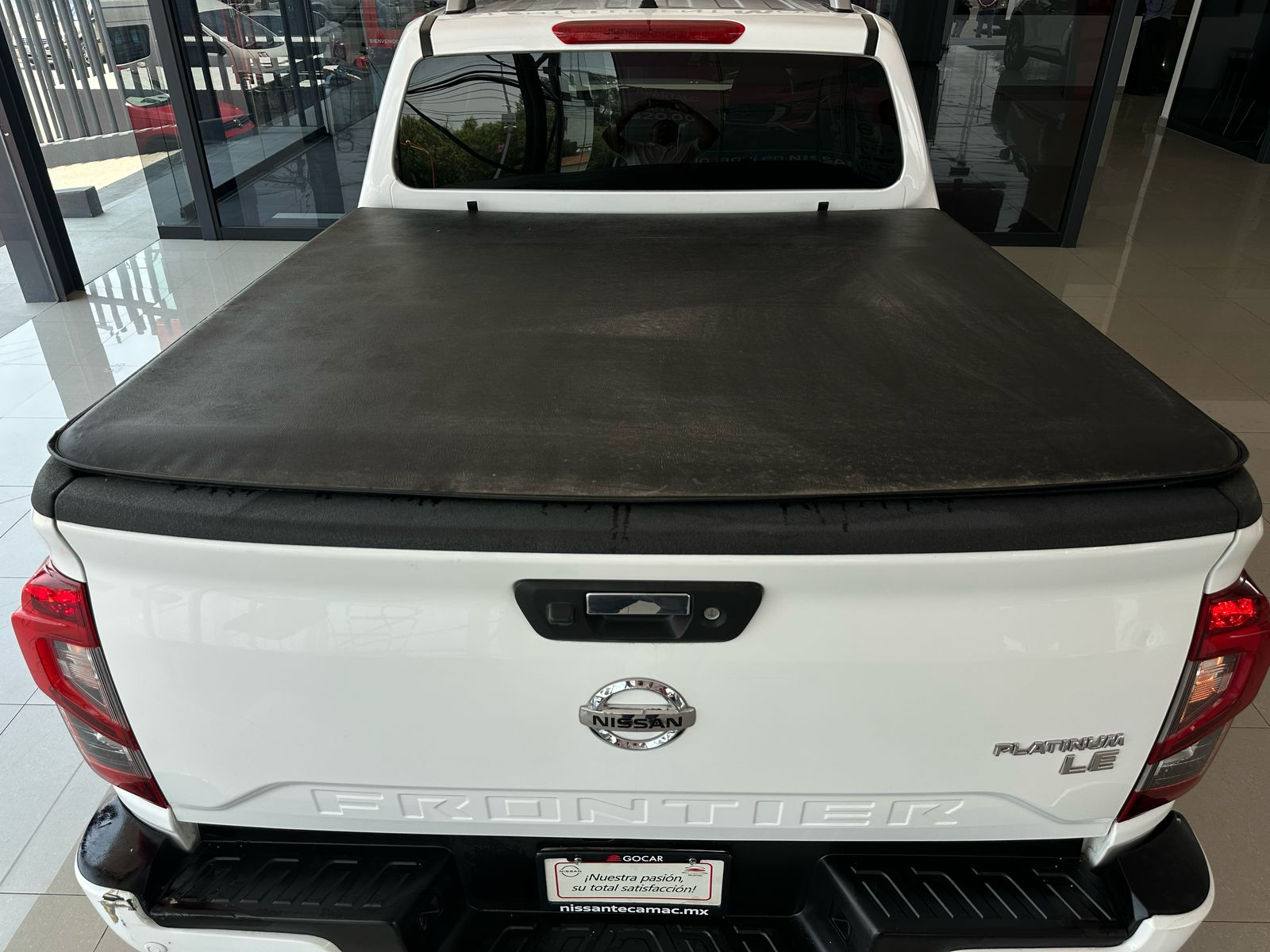 Nissan Comerciales Frontier y NP 300 Frontier Pick-Up 4 pts. Frontier LE, Doble Cab., L4, 2.5l, TM6, a/ac., VE, estribos, RA-17 (cambio de línea) 2021