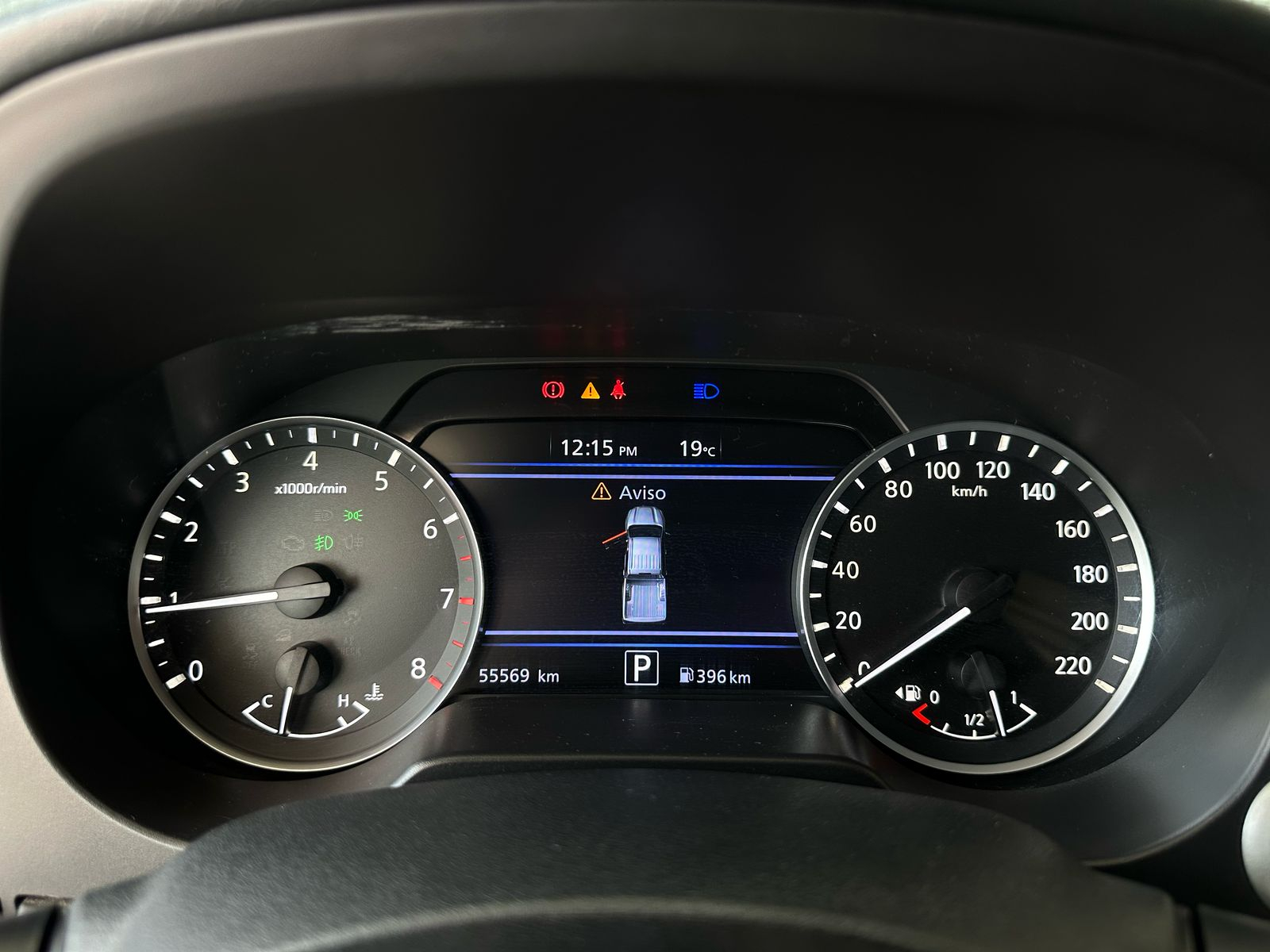 Nissan Comerciales Frontier y NP 300 Frontier Pick-Up 4 pts. Frontier LE, Doble Cab., L4, 2.5l, TM6, a/ac., VE, estribos, RA-17 (cambio de línea) 2021