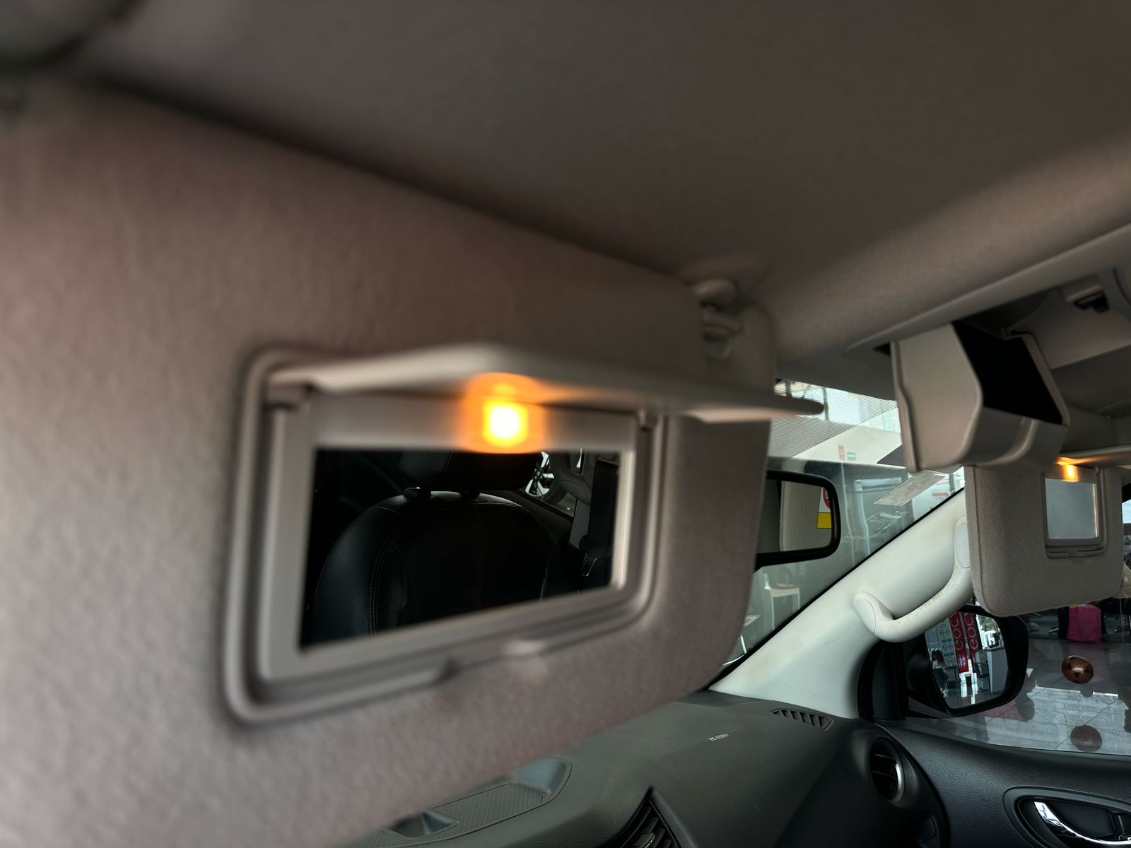 Nissan Comerciales Frontier y NP 300 Frontier Pick-Up 4 pts. Frontier LE, Doble Cab., L4, 2.5l, TM6, a/ac., VE, estribos, RA-17 (cambio de línea) 2021