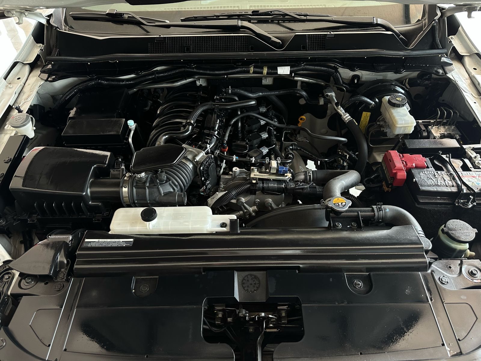 Nissan Comerciales Frontier y NP 300 Frontier Pick-Up 4 pts. Frontier LE, Doble Cab., L4, 2.5l, TM6, a/ac., VE, estribos, RA-17 (cambio de línea) 2021