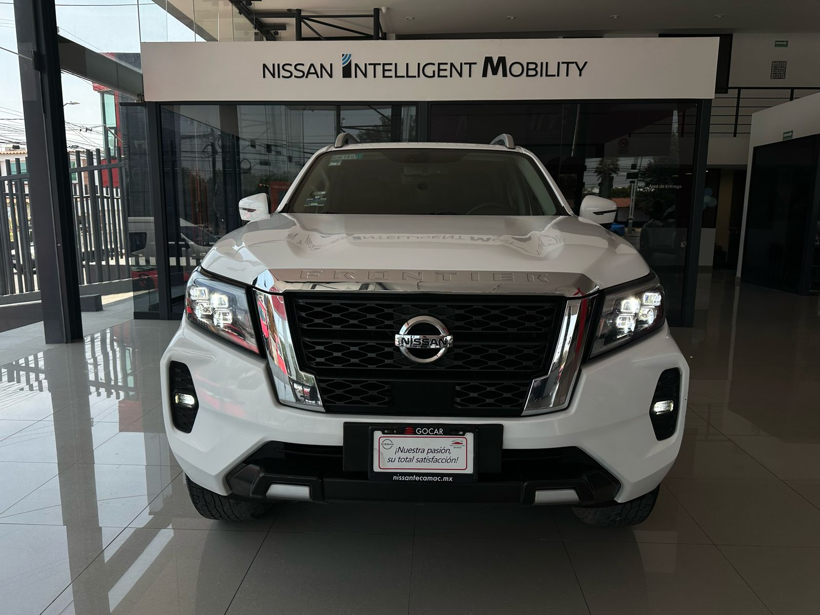 Nissan Comerciales Frontier y NP 300 Frontier Pick-Up 4 pts. Frontier LE, Doble Cab., L4, 2.5l, TM6, a/ac., VE, estribos, RA-17 (cambio de línea) 2021