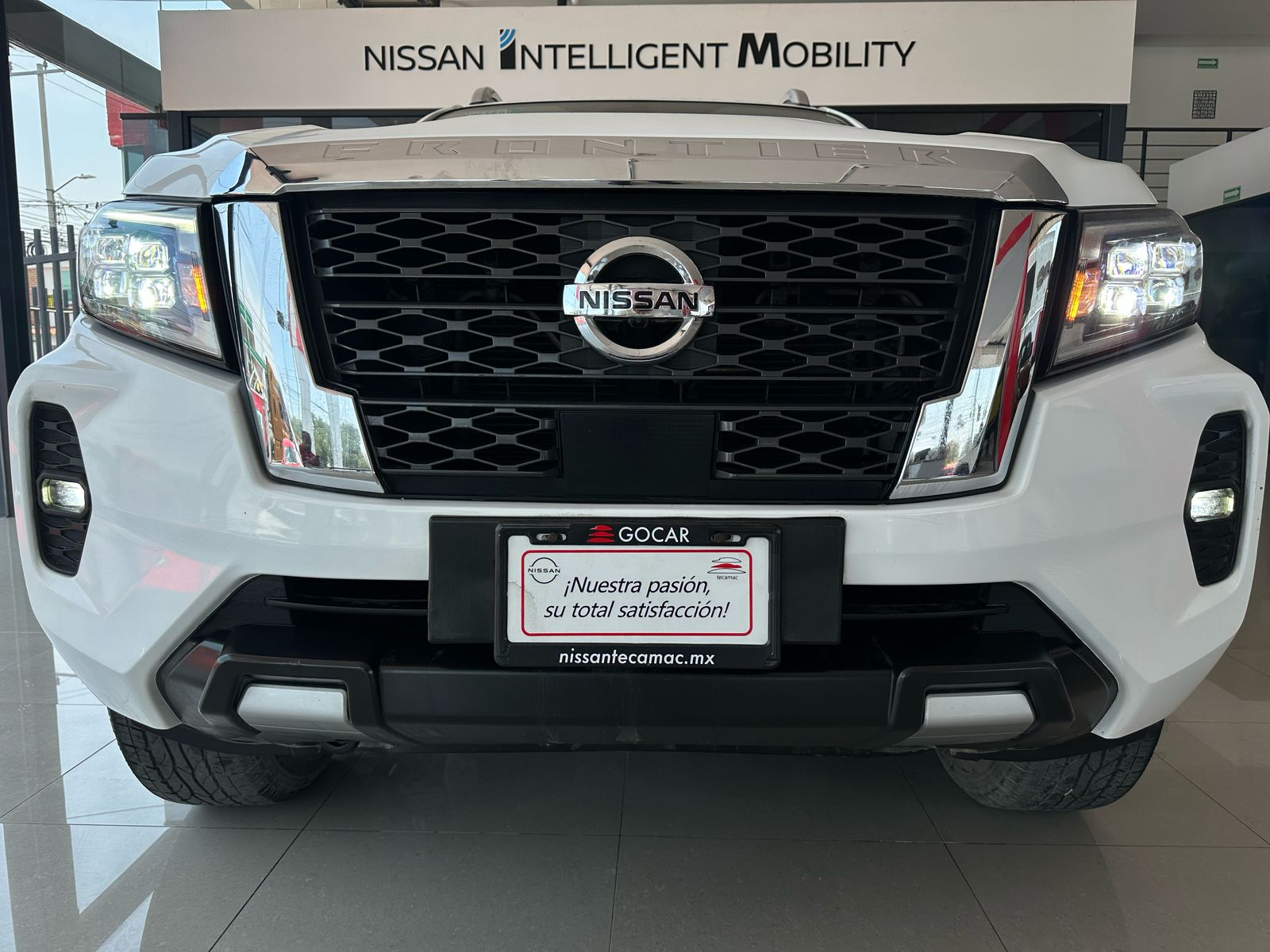 Nissan Comerciales Frontier y NP 300 Frontier Pick-Up 4 pts. Frontier LE, Doble Cab., L4, 2.5l, TM6, a/ac., VE, estribos, RA-17 (cambio de línea) 2021