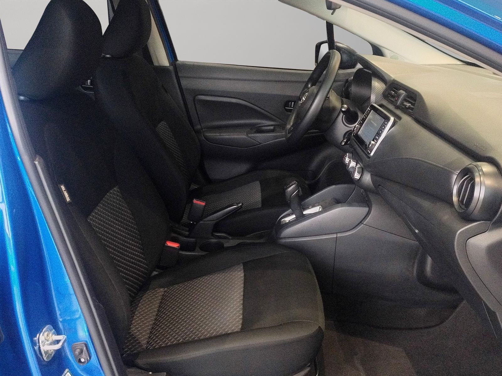 Nissan Versa 4 pts. Sense, CVT, a/ac.,R-15 2024