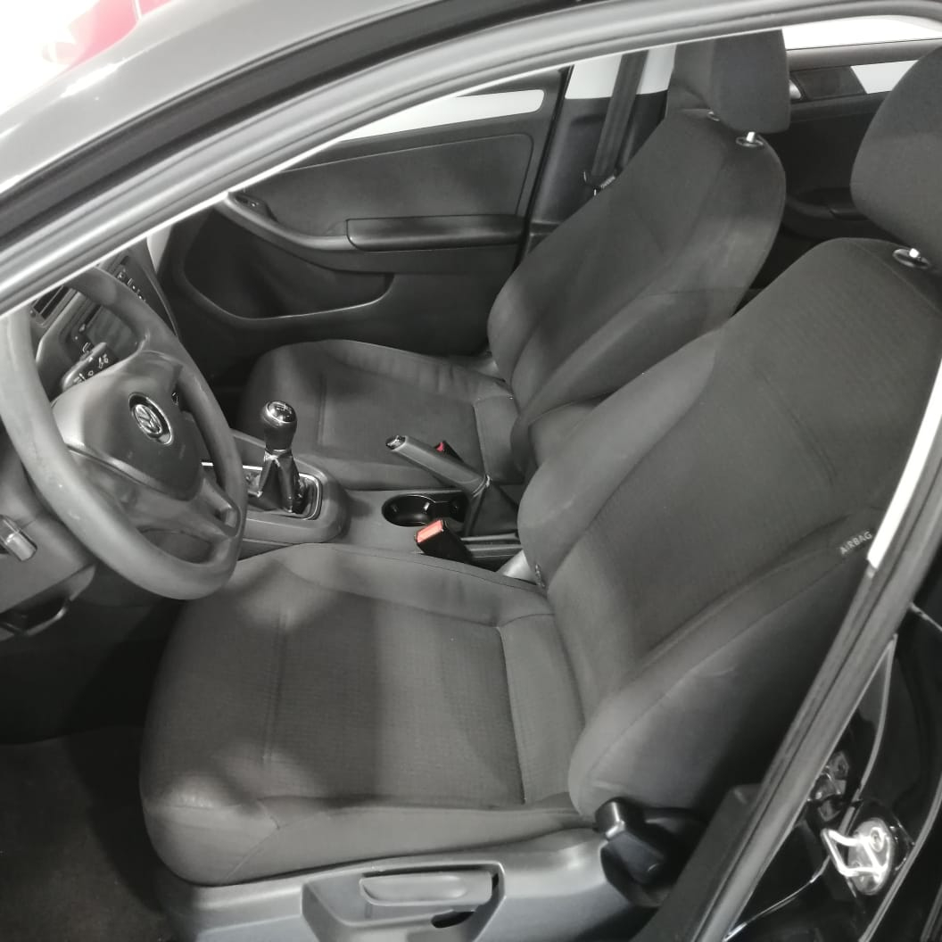 Volkswagen Jetta Interior 17