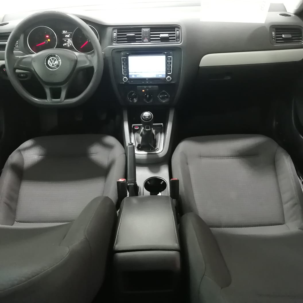 Volkswagen Jetta Interior 18