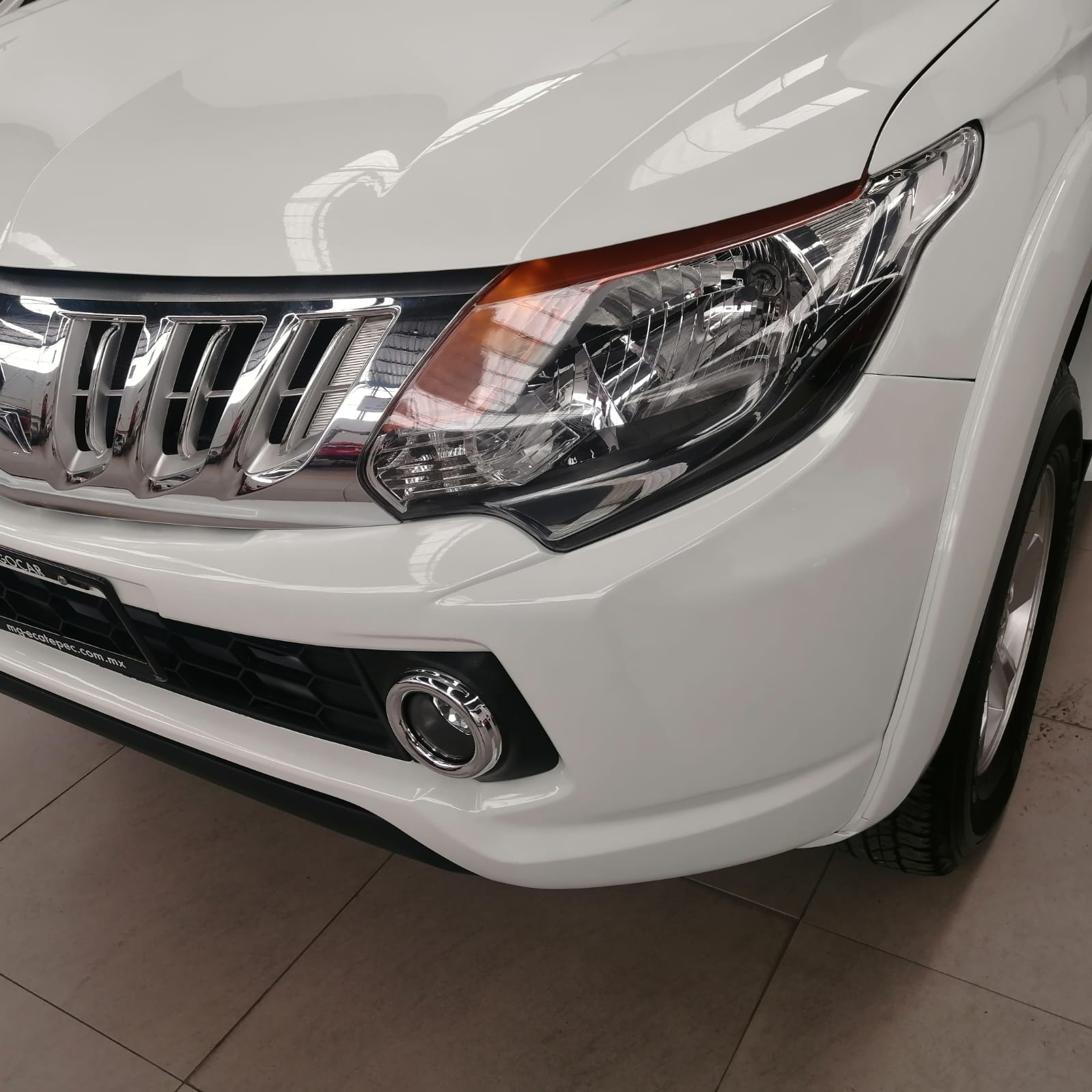 Mitsubishi Comerciales L200 Lateral izquierdo 10