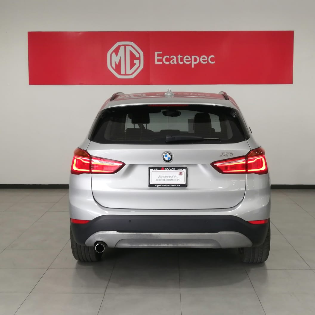BMW X1 Lateral derecho 6