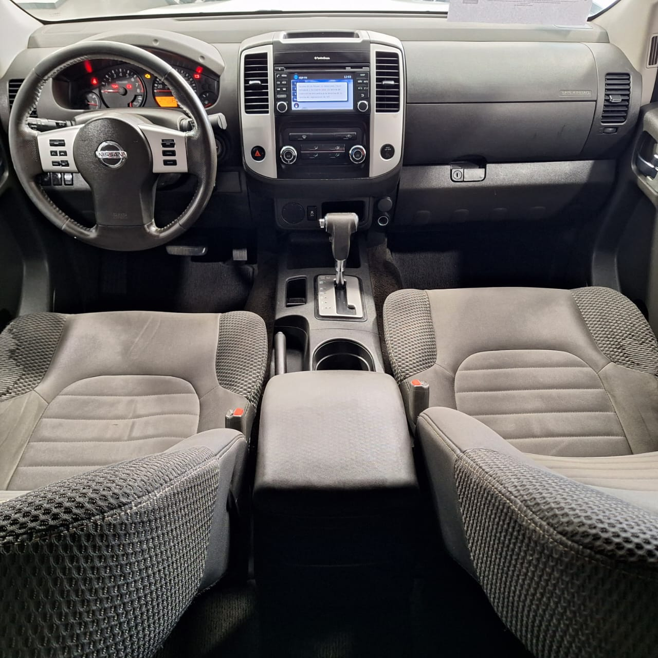 Nissan NP 300 Frontier Lateral derecho 16