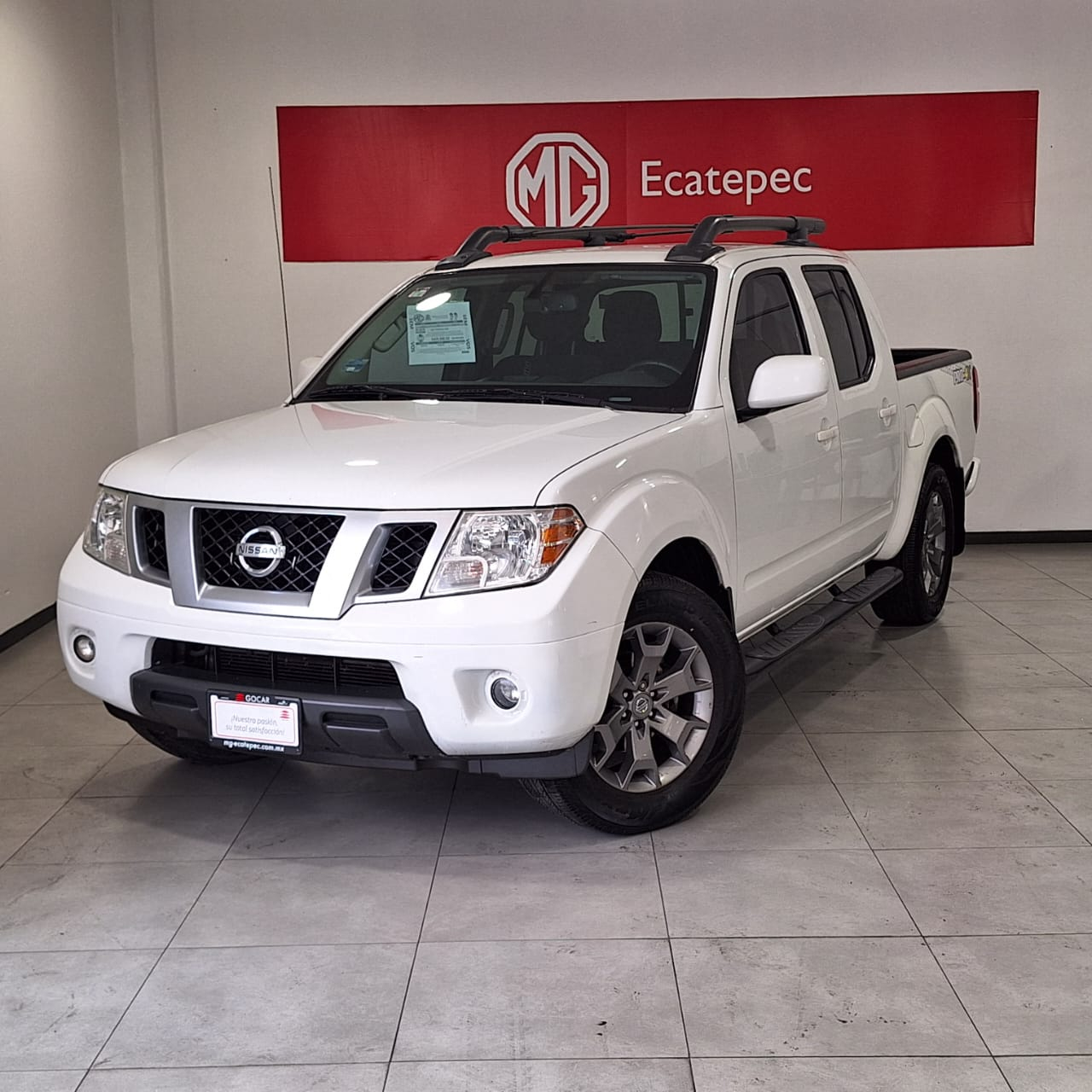 Nissan NP 300 Frontier Lateral derecho 3