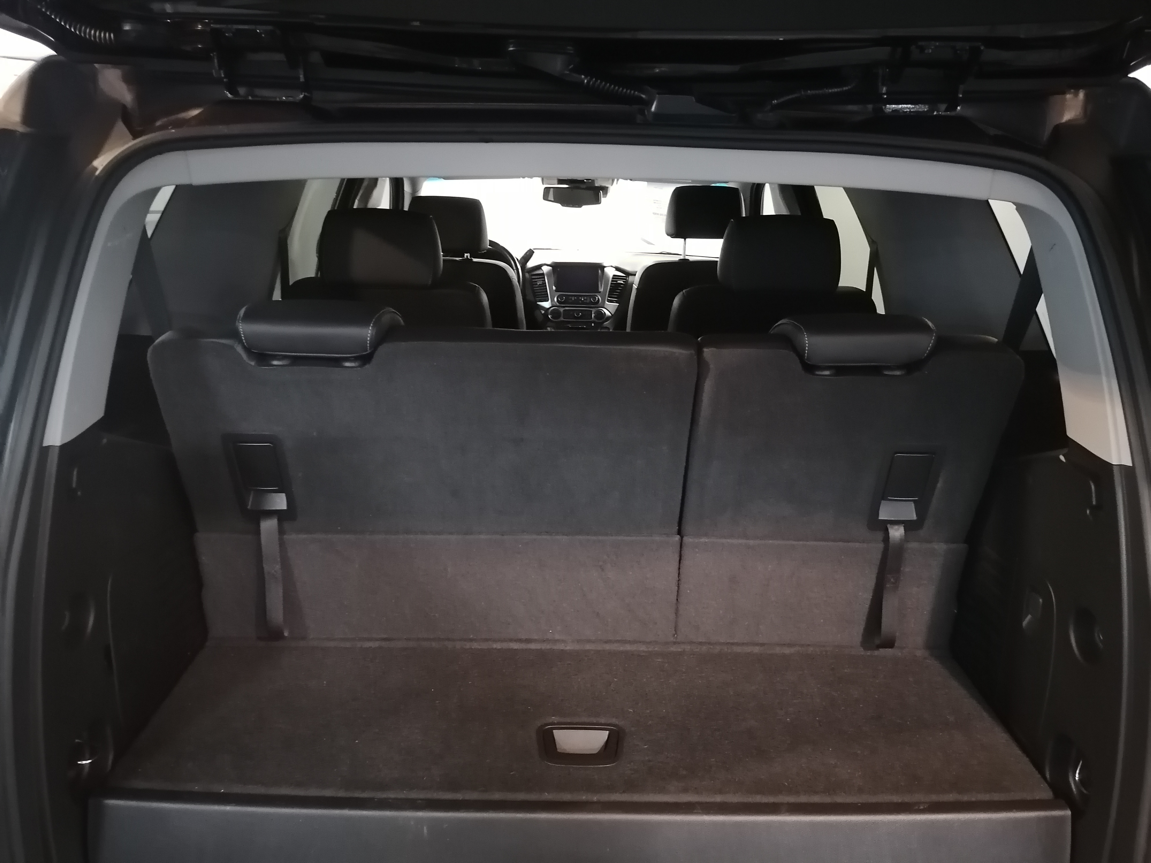 Chevrolet Tahoe Lateral derecho 6