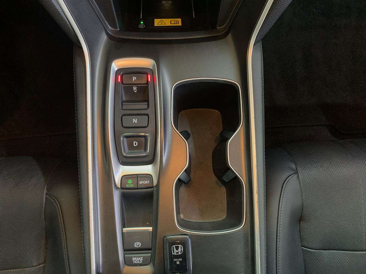 Honda ACCORD SEDAN Lateral izquierdo 19