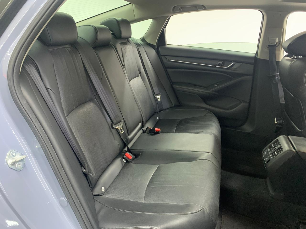Honda ACCORD SEDAN Interior 22
