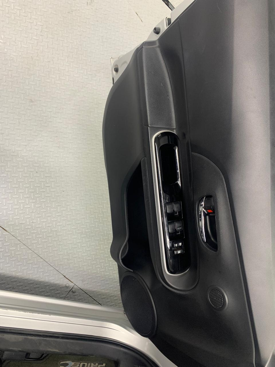Toyota PRIUS C Arriba 24