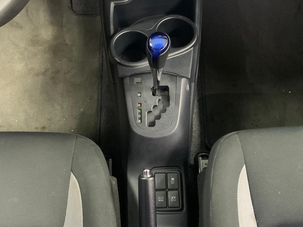 Toyota PRIUS C Asientos 18