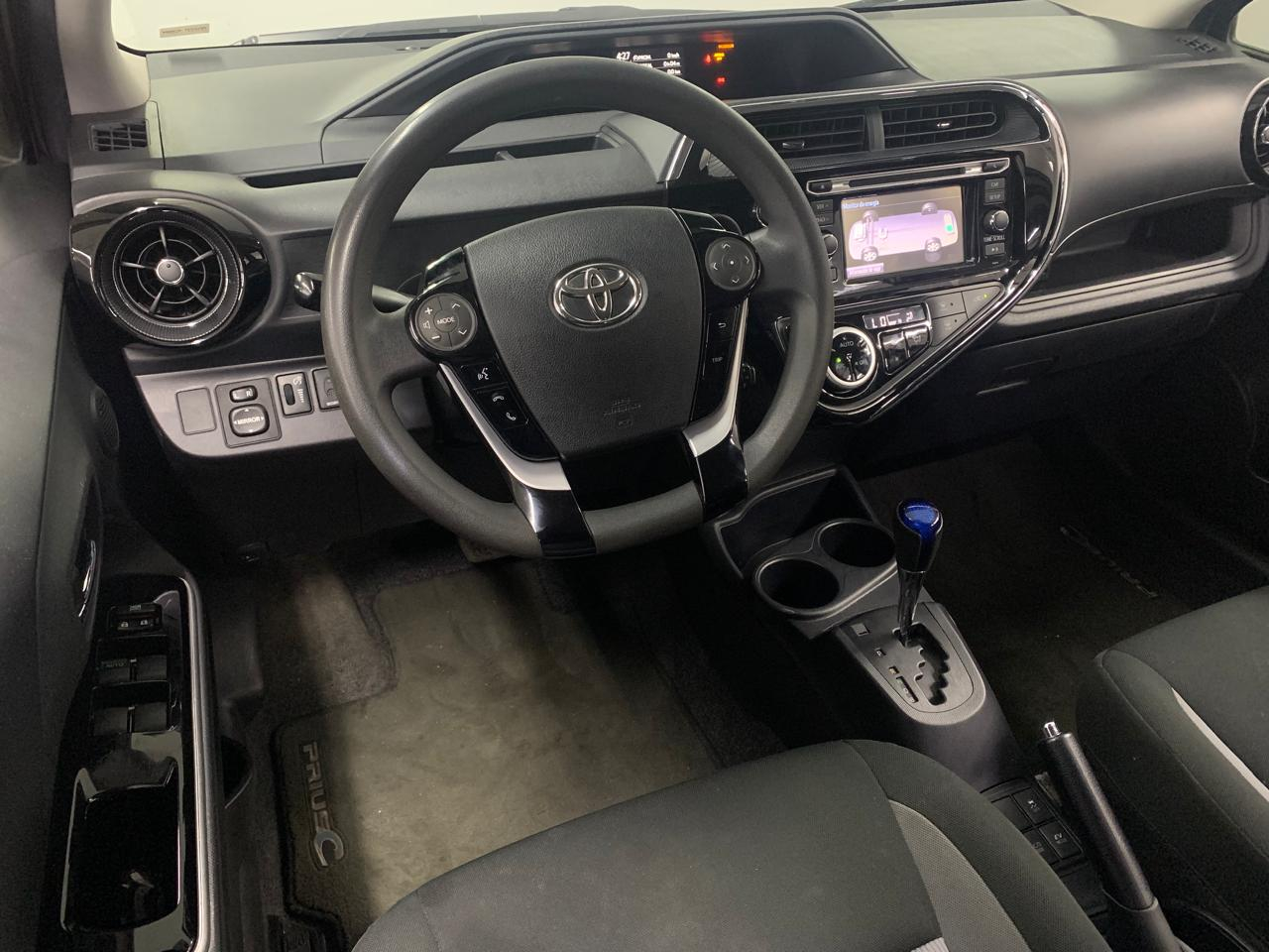 Toyota PRIUS C Arriba 13