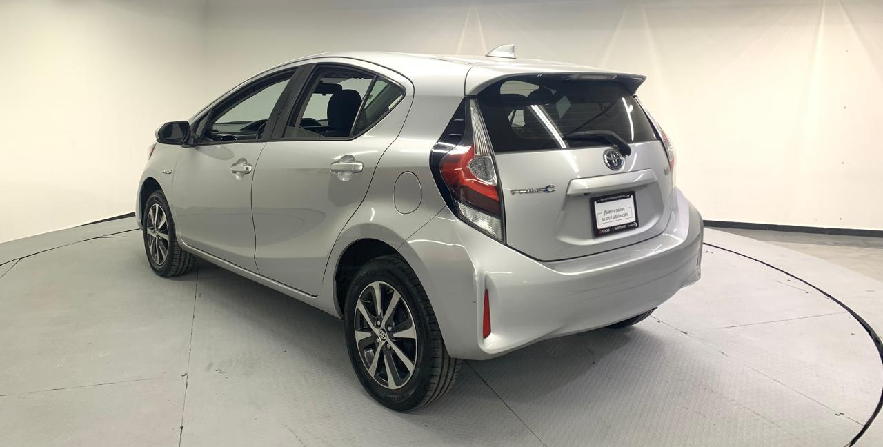 Toyota PRIUS C Frente 7