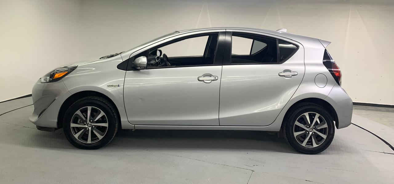 Toyota PRIUS C Frente 8