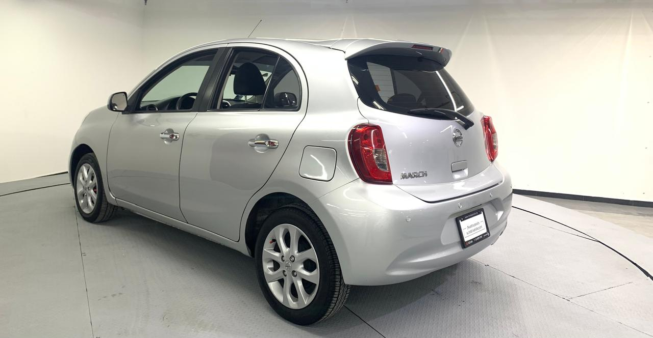 Nissan MARCH Lateral derecho 7
