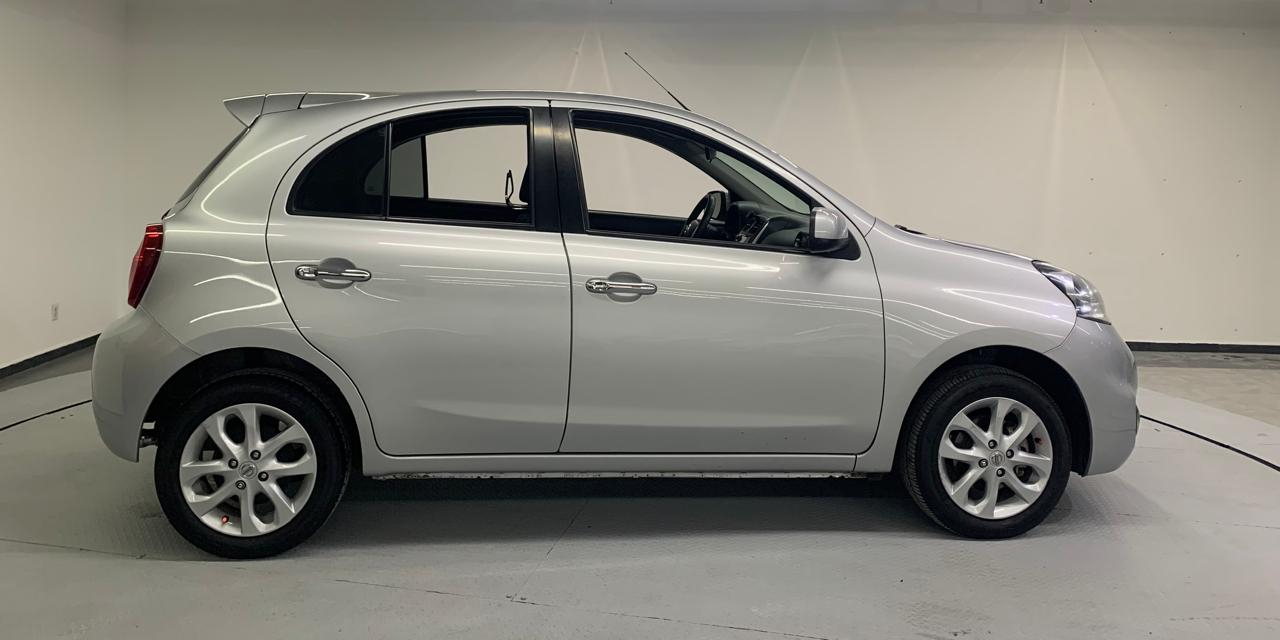 Nissan MARCH Atrás 4