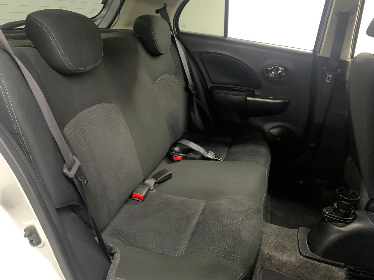 Nissan MARCH Lateral izquierdo 19