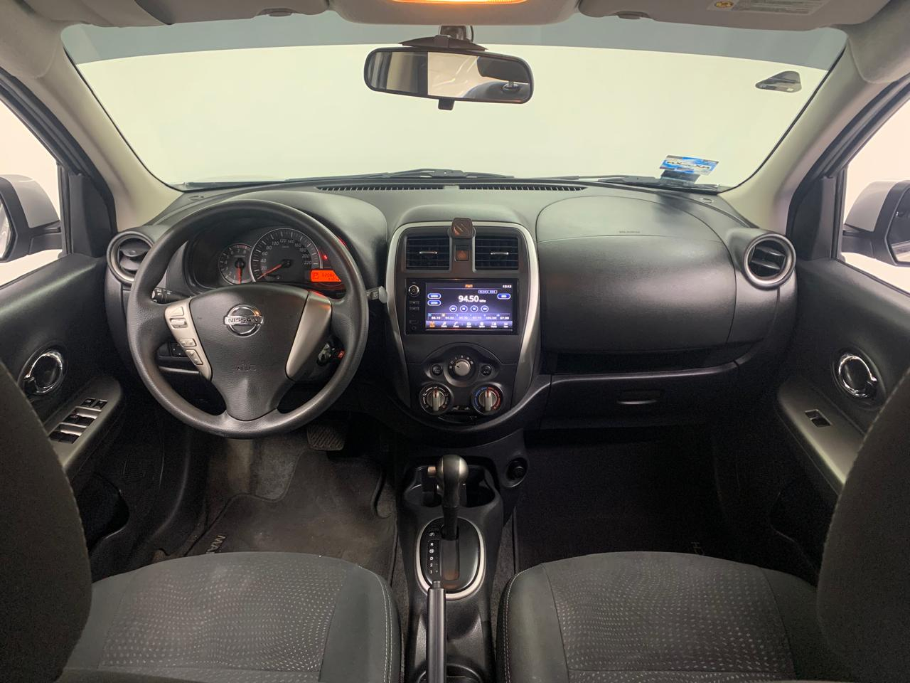 Nissan MARCH Frente 12