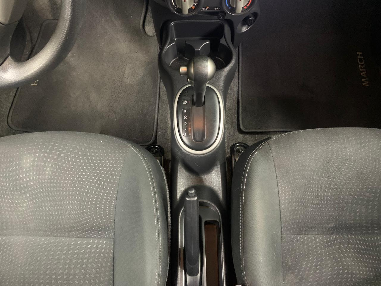 Nissan MARCH Llantas 18