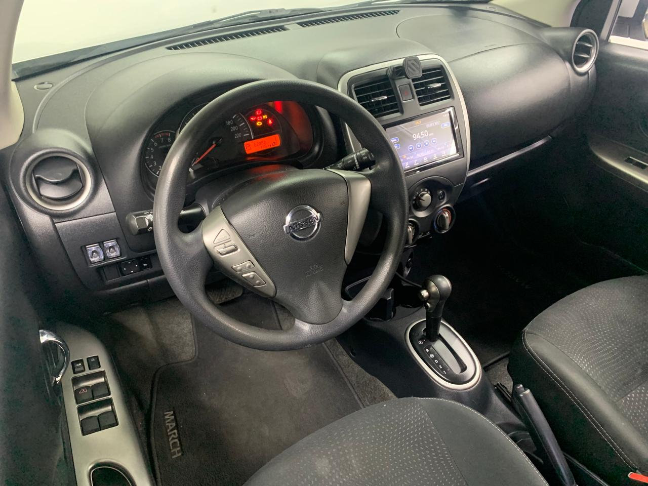 Nissan MARCH Atrás 13