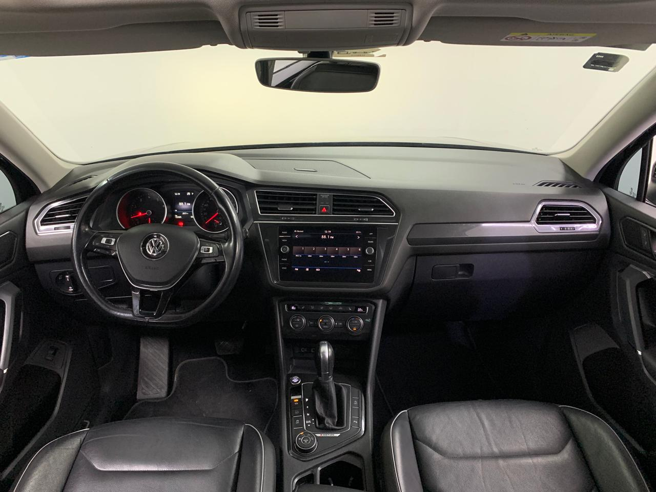 Volkswagen TIGUAN Atrás 13