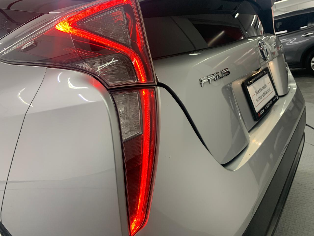 Toyota PRIUS Llantas 11