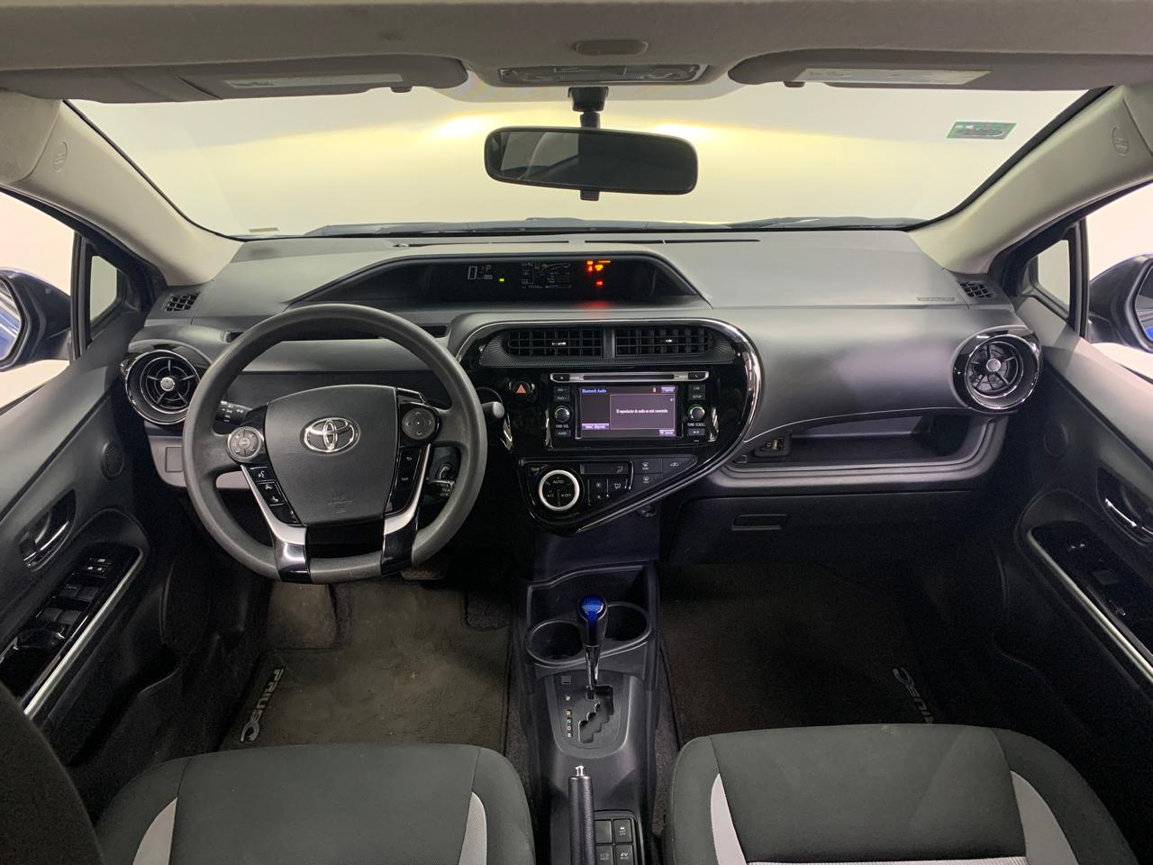 Toyota PRIUS Interior 13