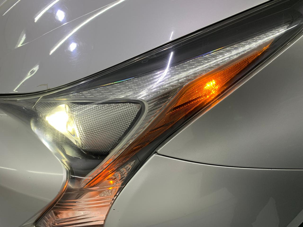 Toyota PRIUS Lateral izquierdo 11