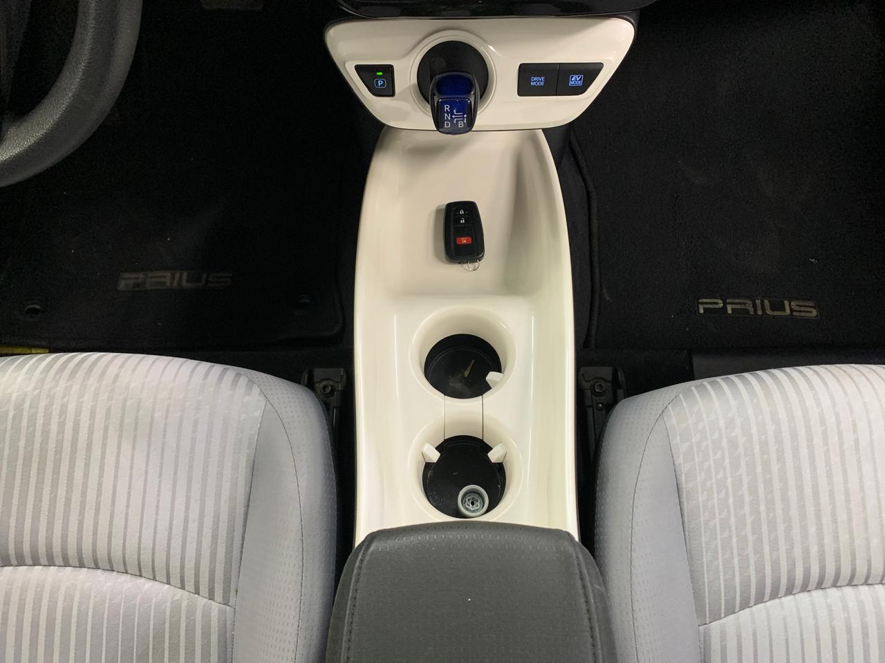 Toyota PRIUS Interior 18