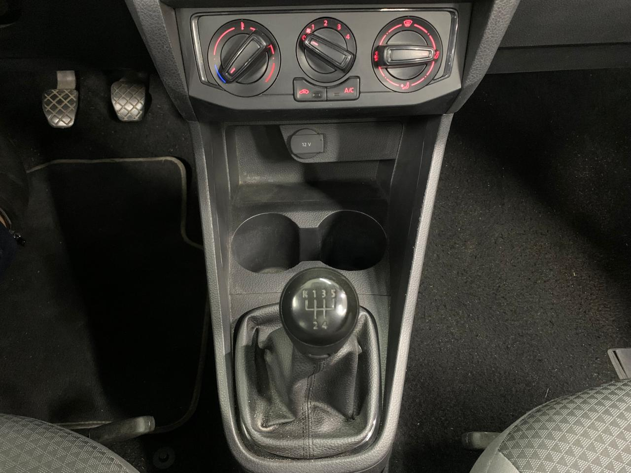 Volkswagen SAVEIRO Lateral derecho 18