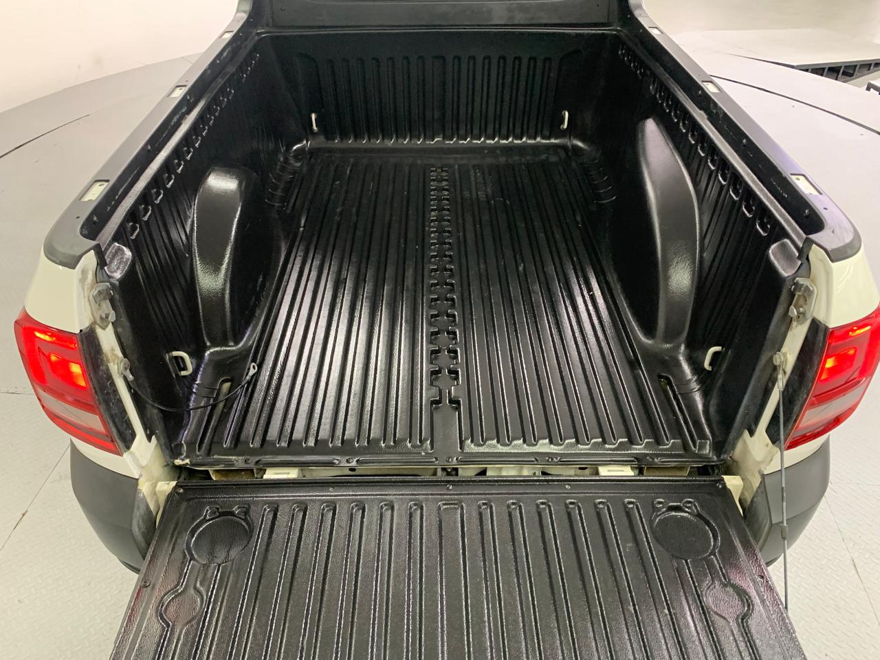 Volkswagen SAVEIRO Lateral izquierdo 22