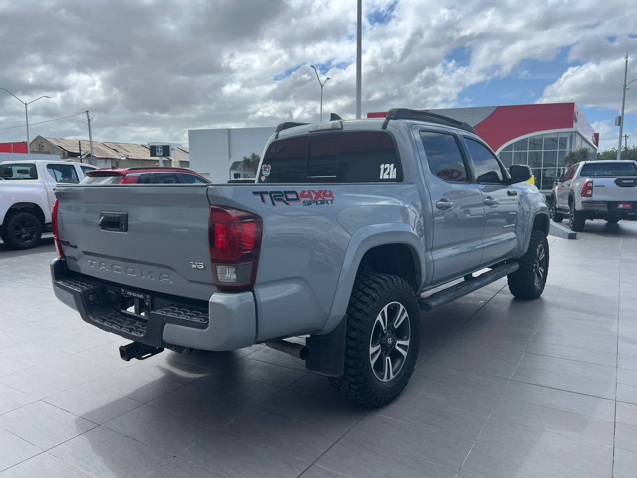 Toyota TACOMA Interior 5
