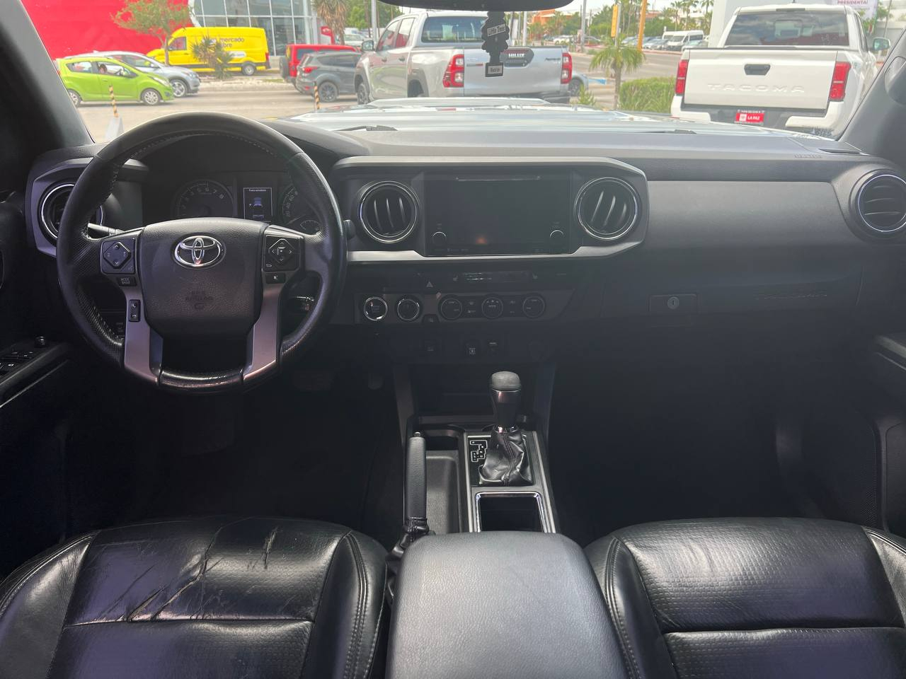 Toyota TACOMA Lateral izquierdo 9