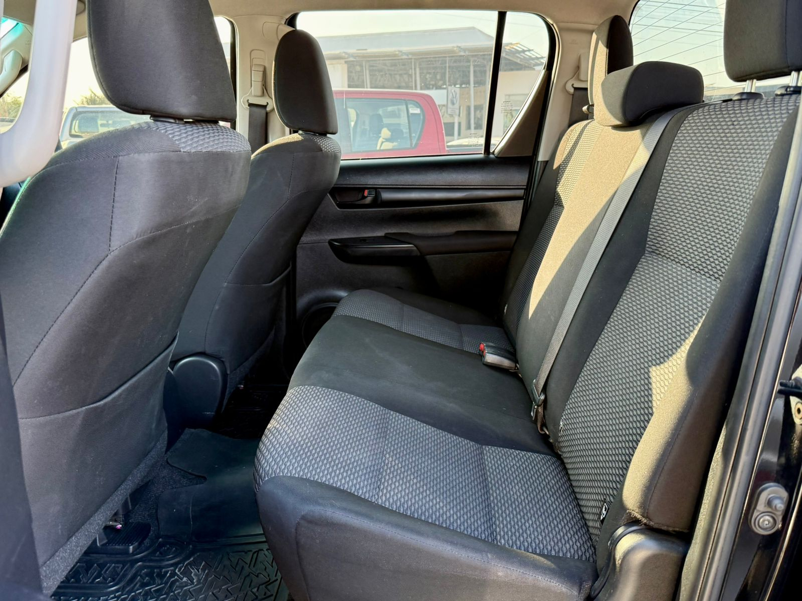 Toyota HILUX Interior 12