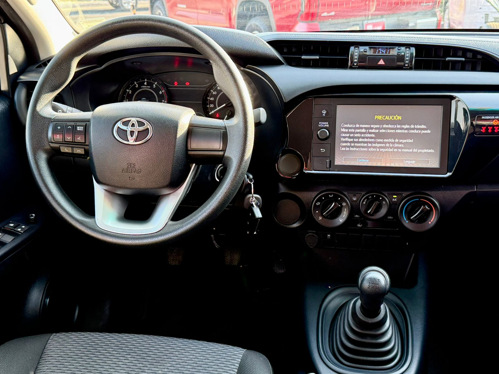 Toyota HILUX Interior 9